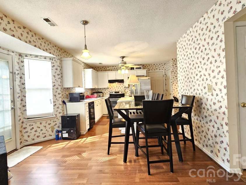 2425 Katherine Kiker Road, Charlotte, NC 28213.  MLS# CAR4395757, YatesRealty ID 33903. 