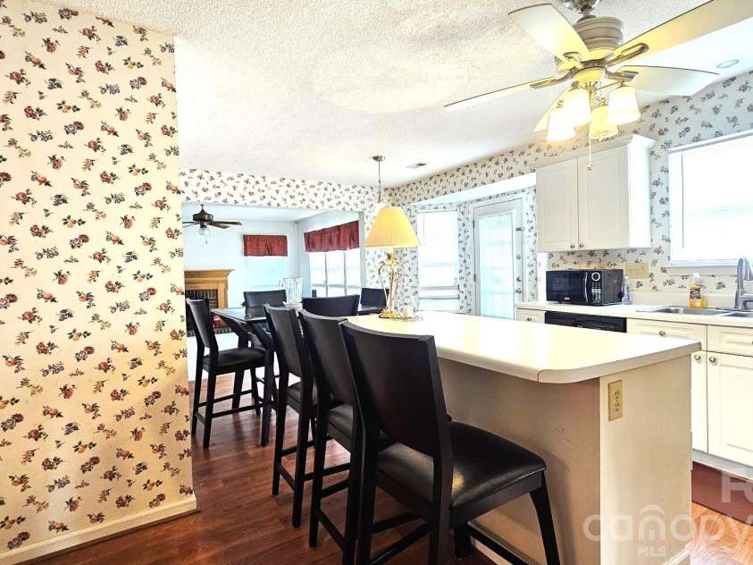 2425 Katherine Kiker Road, Charlotte, NC 28213.  MLS# CAR4395757, YatesRealty ID 33903. 
