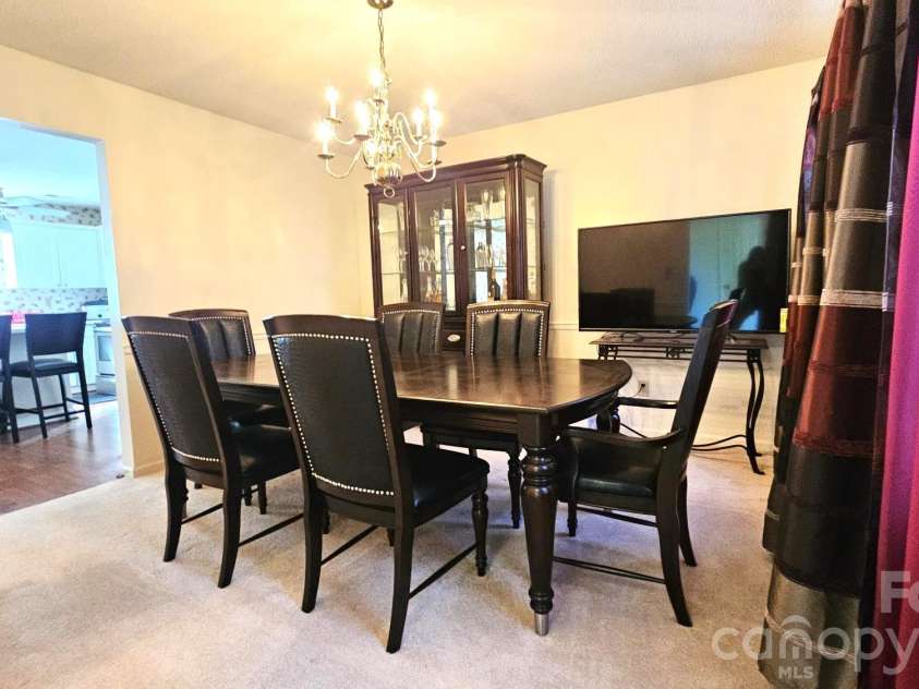 2425 Katherine Kiker Road, Charlotte, NC 28213.  MLS# CAR4395757, YatesRealty ID 33903. 