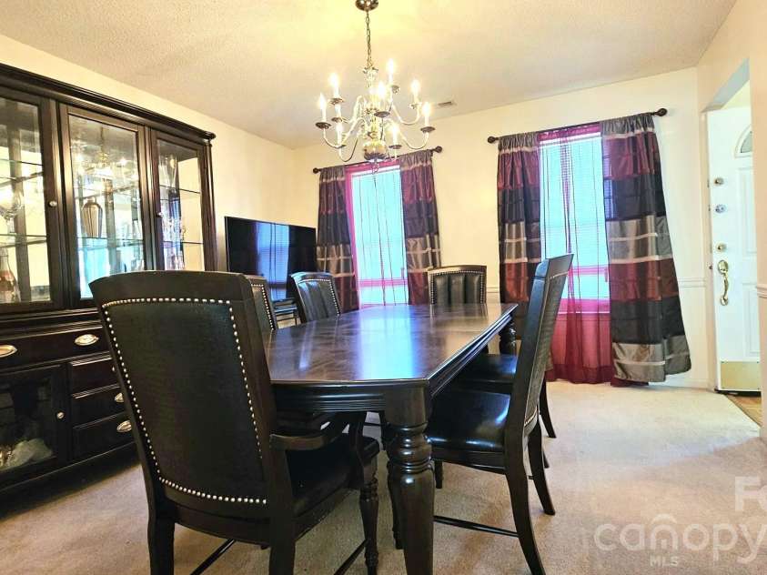 2425 Katherine Kiker Road, Charlotte, NC 28213.  MLS# CAR4395757, YatesRealty ID 33903. 