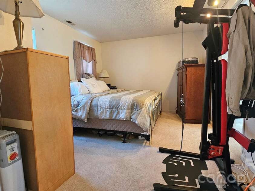 2425 Katherine Kiker Road, Charlotte, NC 28213.  MLS# CAR4395757, YatesRealty ID 33903. 