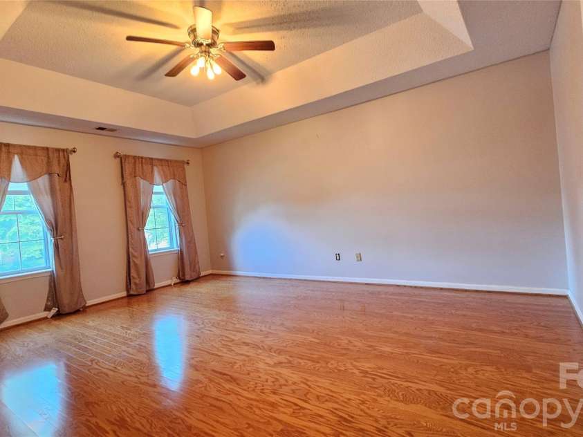 2425 Katherine Kiker Road, Charlotte, NC 28213.  MLS# CAR4395757, YatesRealty ID 33903. 