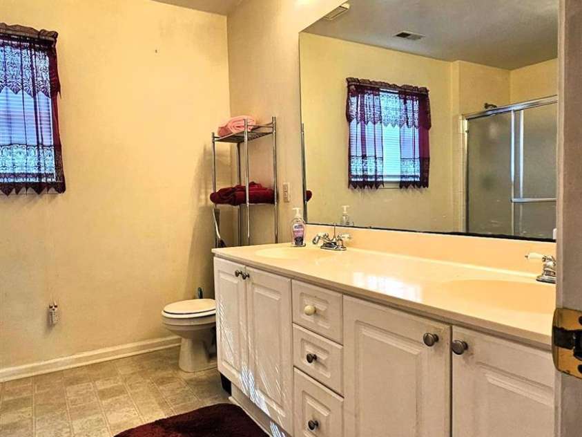 2425 Katherine Kiker Road, Charlotte, NC 28213.  MLS# CAR4395757, YatesRealty ID 33903. 