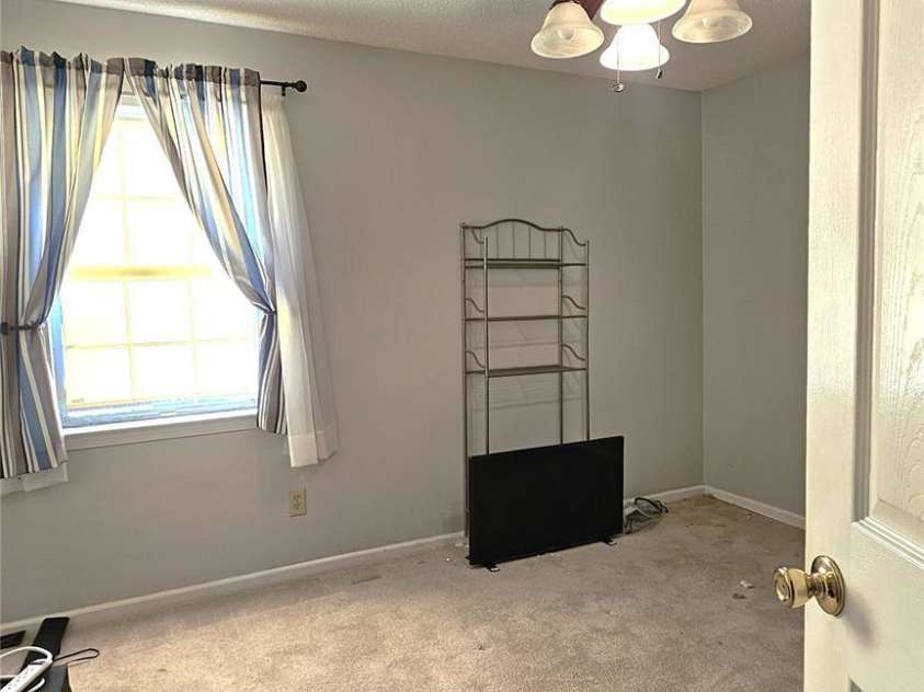 2425 Katherine Kiker Road, Charlotte, NC 28213.  MLS# CAR4395757, YatesRealty ID 33903. 