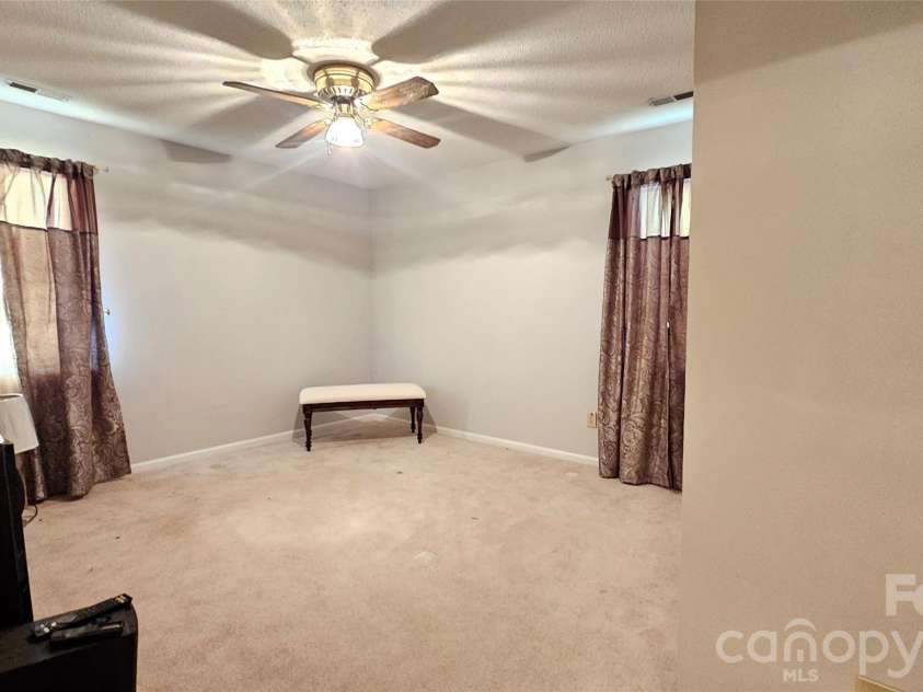 2425 Katherine Kiker Road, Charlotte, NC 28213.  MLS# CAR4395757, YatesRealty ID 33903. 