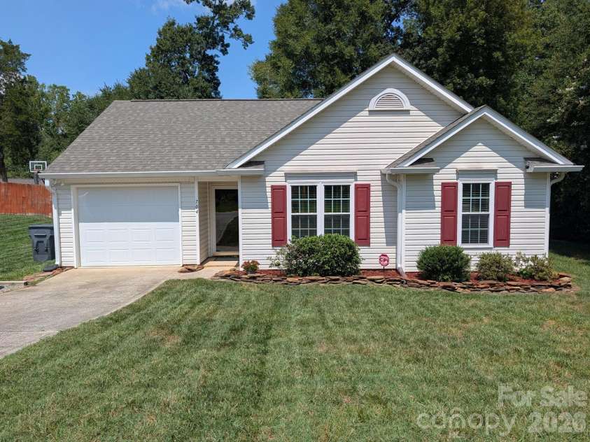 704 Gum Branch Road, Charlotte, NC 28214.  MLS# CAR4397567, YatesRealty ID 33904. 