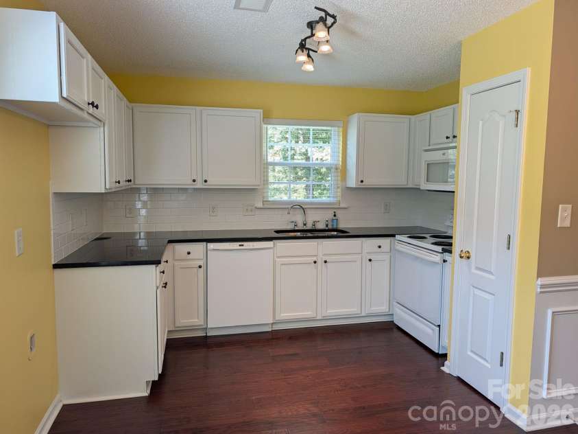 704 Gum Branch Road, Charlotte, NC 28214.  MLS# CAR4397567, YatesRealty ID 33904. 