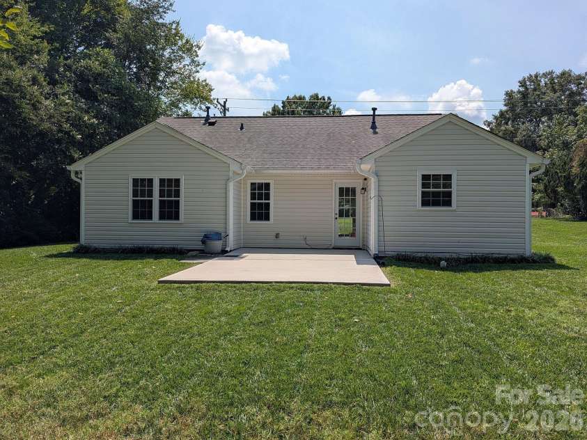 704 Gum Branch Road, Charlotte, NC 28214.  MLS# CAR4397567, YatesRealty ID 33904. 