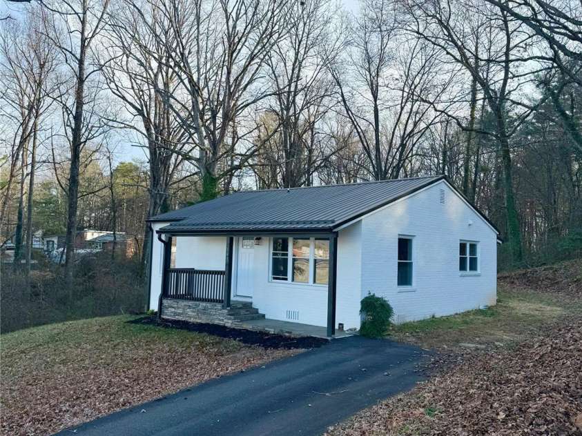 343 Shasta Lane, Lenoir, NC 28645.  MLS# CAR4327968, YatesRealty ID 33905. 