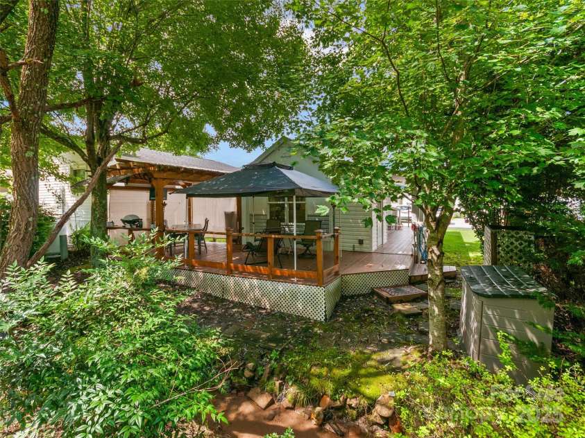 158 & 161 Summer Place Drive, Waynesville, NC 28785.  MLS# CAR4293767, YatesRealty ID 33906. 