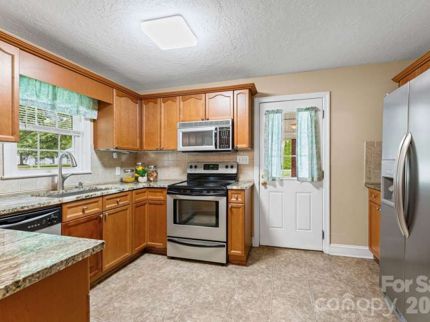 301 Milling Road, Mocksville, NC 27028.  MLS# CAR4398389, YatesRealty ID 33907. 