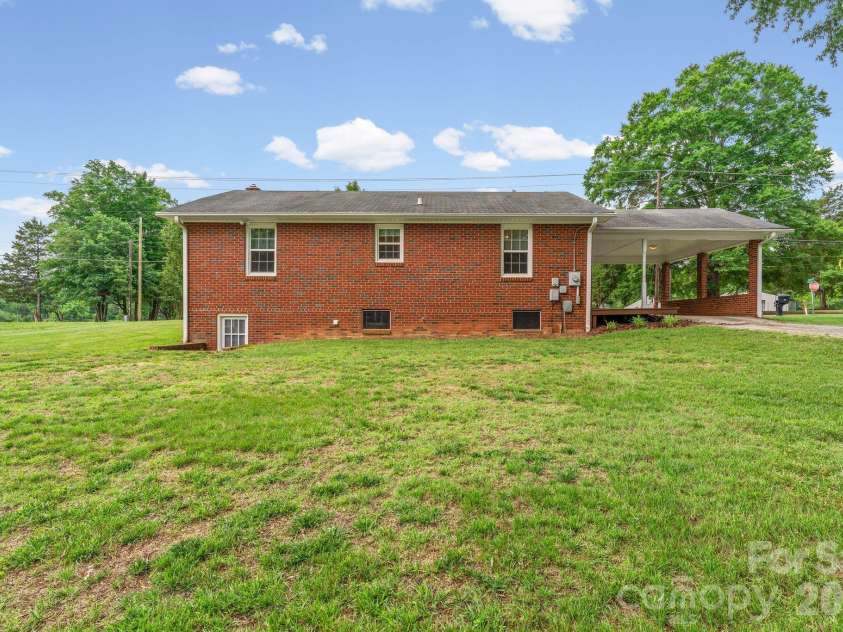 301 Milling Road, Mocksville, NC 27028.  MLS# CAR4398389, YatesRealty ID 33907. 
