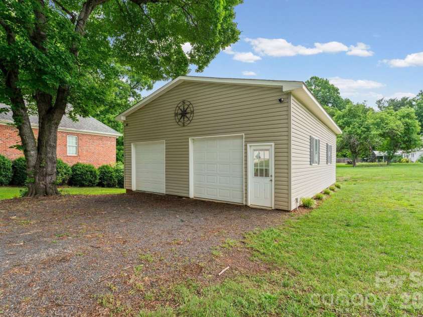 301 Milling Road, Mocksville, NC 27028.  MLS# CAR4398389, YatesRealty ID 33907. 