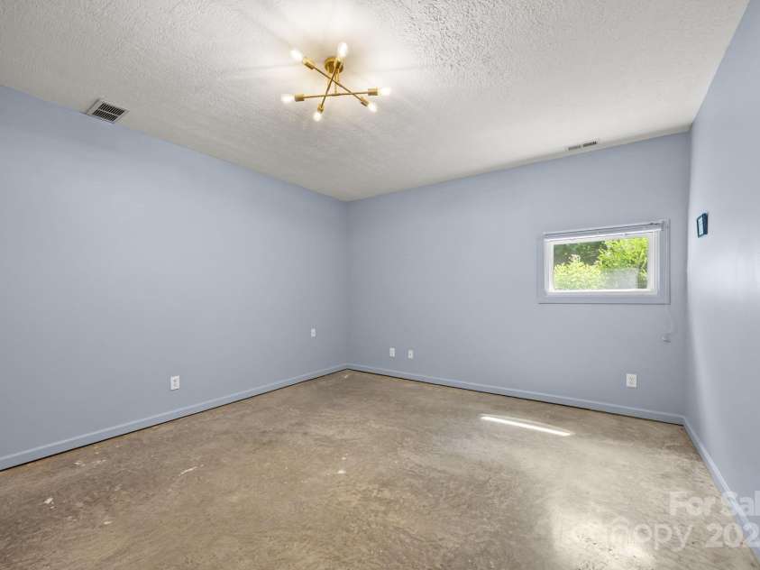 73 Waters Road, Asheville, NC 28805.  MLS# CAR4272719, YatesRealty ID 33907. Ersatile lower-level suite with full bath and private garage entry.