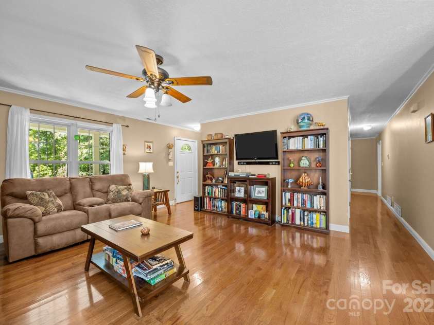 73 Waters Road, Asheville, NC 28805.  MLS# CAR4272719, YatesRealty ID 33907. Living Room