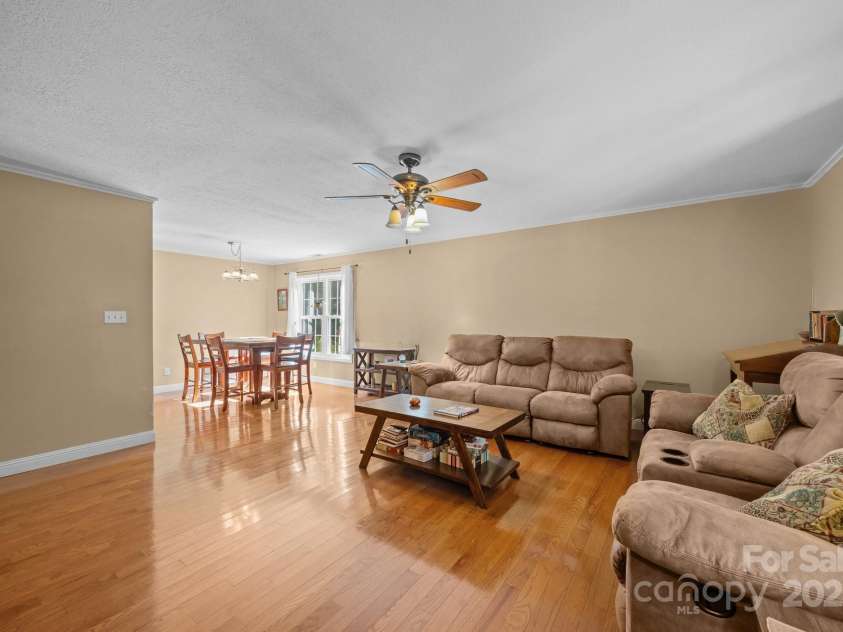 73 Waters Road, Asheville, NC 28805.  MLS# CAR4272719, YatesRealty ID 33907. Living Room/Dining Area