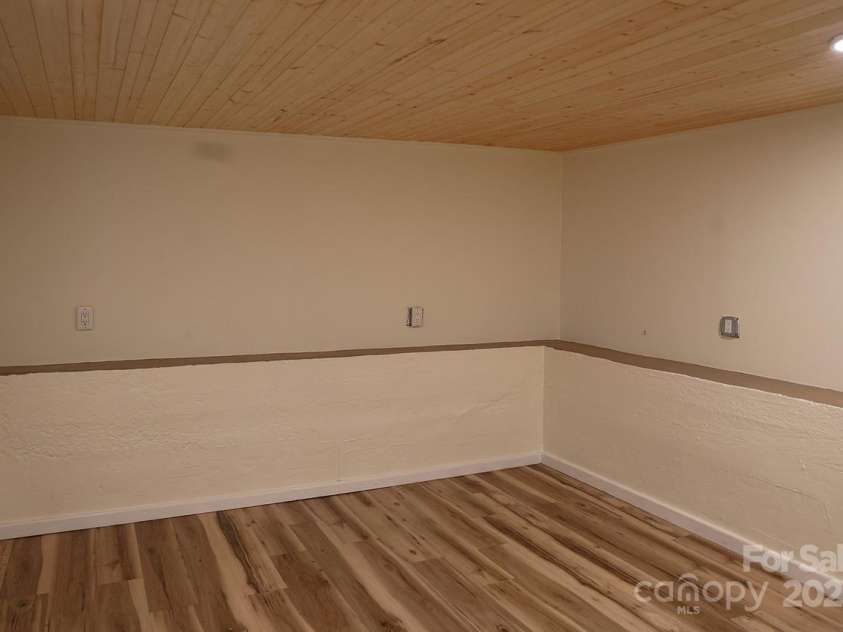 107 Riverview Drive, Asheville, NC 28806.  MLS# CAR4275298, YatesRealty ID 33909. Basement Flex Space