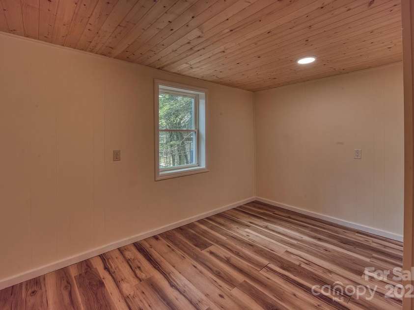 107 Riverview Drive, Asheville, NC 28806.  MLS# CAR4275298, YatesRealty ID 33909. Basement Flex Space