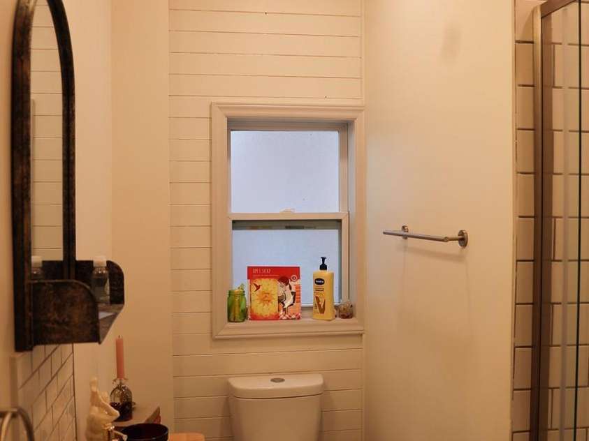 107 Riverview Drive, Asheville, NC 28806.  MLS# CAR4275298, YatesRealty ID 33909. Bathroom #2