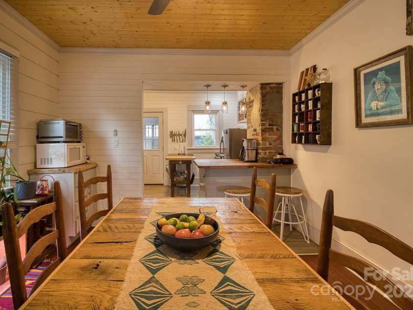 107 Riverview Drive, Asheville, NC 28806.  MLS# CAR4275298, YatesRealty ID 33909. Dining Room