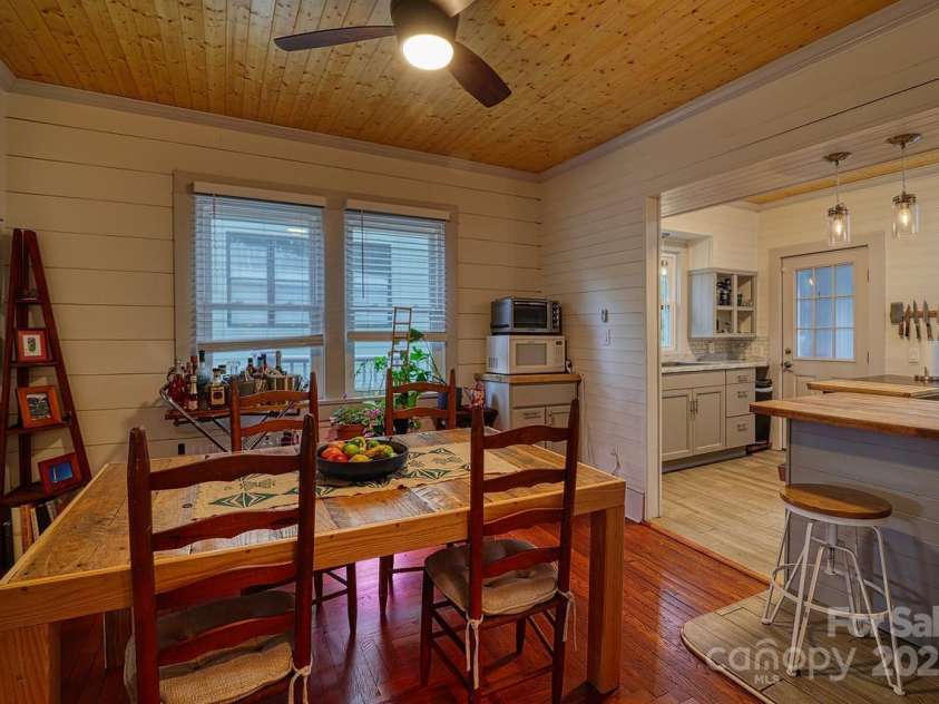 107 Riverview Drive, Asheville, NC 28806.  MLS# CAR4275298, YatesRealty ID 33909. Dining Room