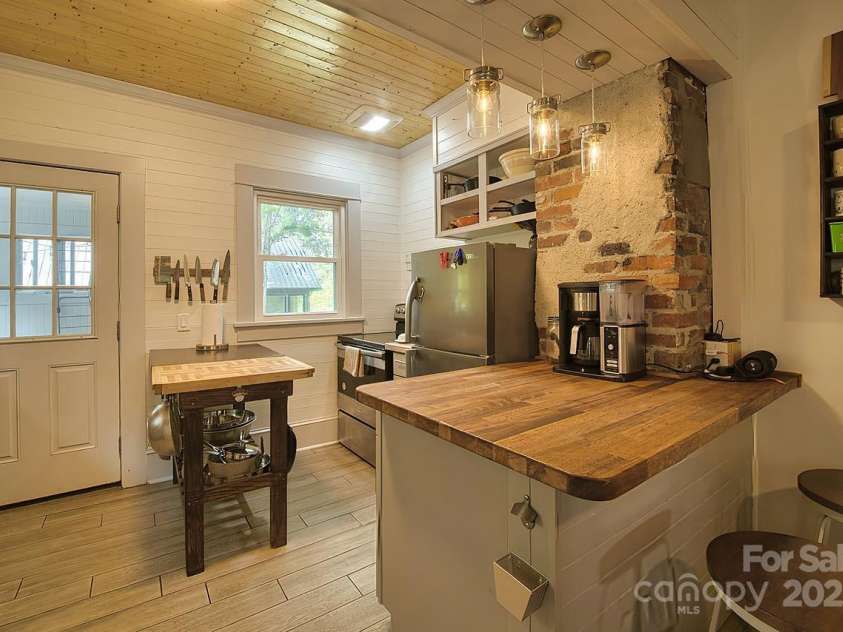 107 Riverview Drive, Asheville, NC 28806.  MLS# CAR4275298, YatesRealty ID 33909. Kitchen View 2