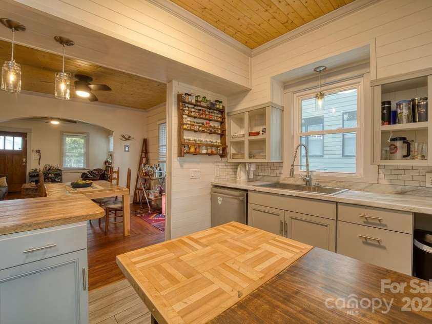 107 Riverview Drive, Asheville, NC 28806.  MLS# CAR4275298, YatesRealty ID 33909. Kitchen View 3