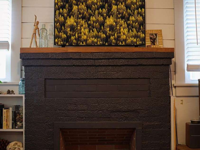 107 Riverview Drive, Asheville, NC 28806.  MLS# CAR4275298, YatesRealty ID 33909. Original Hearth - Cozy Living Room Vibes