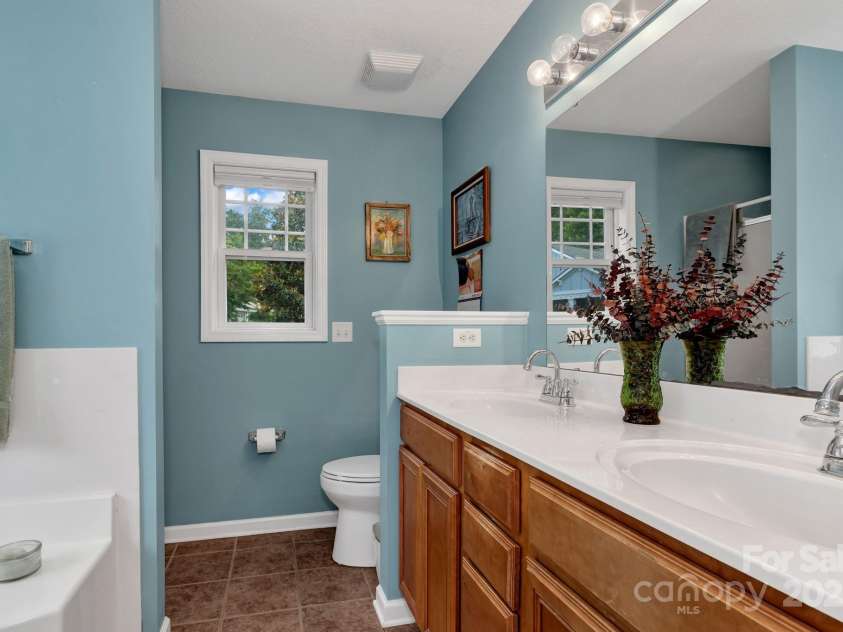 16 Sunview Circle, Arden, NC 28704.  MLS# CAR4270738, YatesRealty ID 33912. 