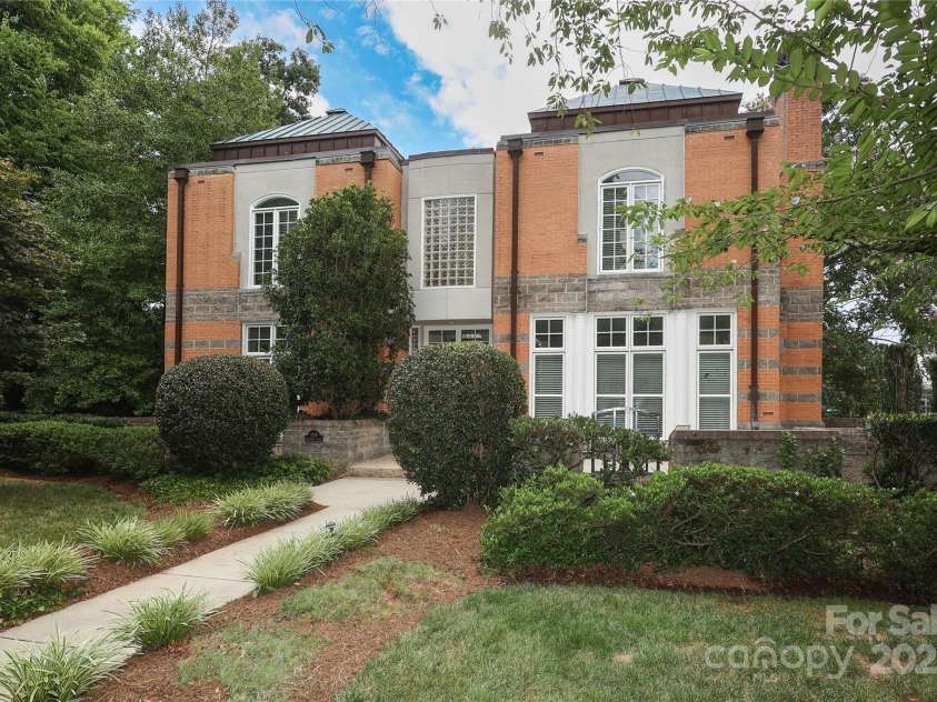 1239 Belgrave Place, Charlotte, NC 28203.  MLS# CAR4291234, YatesRealty ID 33913. 