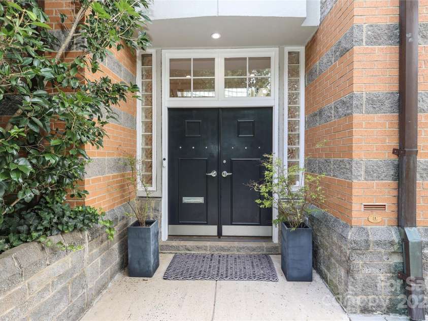 1239 Belgrave Place, Charlotte, NC 28203.  MLS# CAR4291234, YatesRealty ID 33913. 