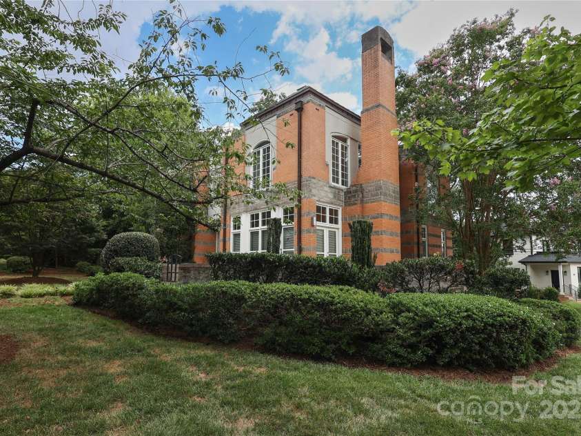 1239 Belgrave Place, Charlotte, NC 28203.  MLS# CAR4291234, YatesRealty ID 33913. 