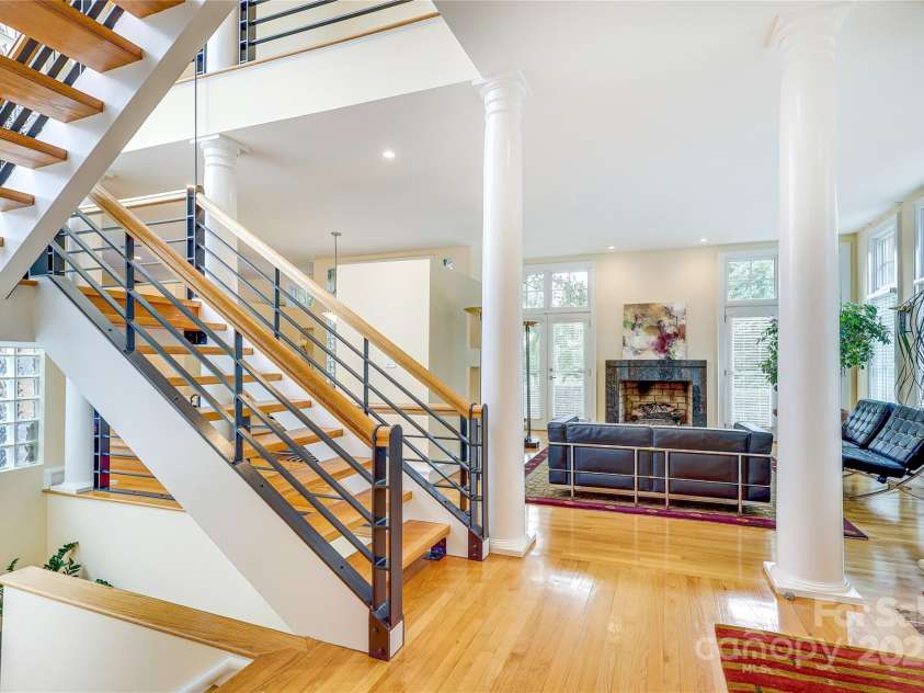 1239 Belgrave Place, Charlotte, NC 28203.  MLS# CAR4291234, YatesRealty ID 33913. 