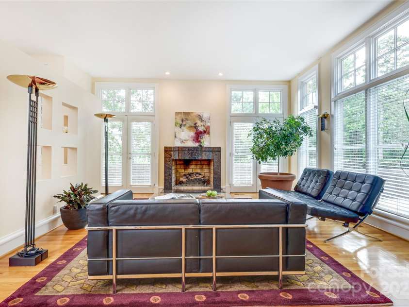 1239 Belgrave Place, Charlotte, NC 28203.  MLS# CAR4291234, YatesRealty ID 33913. 