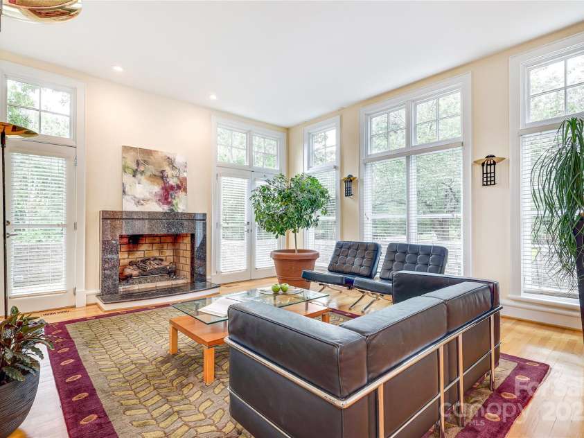1239 Belgrave Place, Charlotte, NC 28203.  MLS# CAR4291234, YatesRealty ID 33913. 
