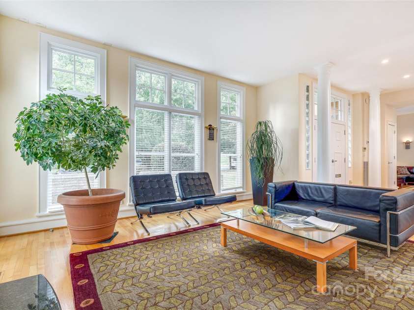 1239 Belgrave Place, Charlotte, NC 28203.  MLS# CAR4291234, YatesRealty ID 33913. 