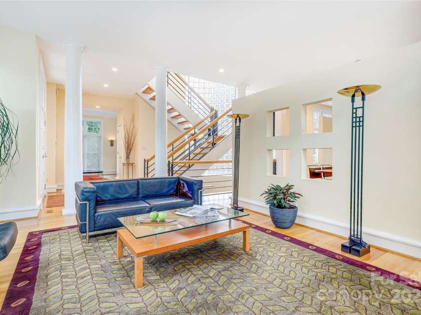 1239 Belgrave Place, Charlotte, NC 28203.  MLS# CAR4291234, YatesRealty ID 33913. 