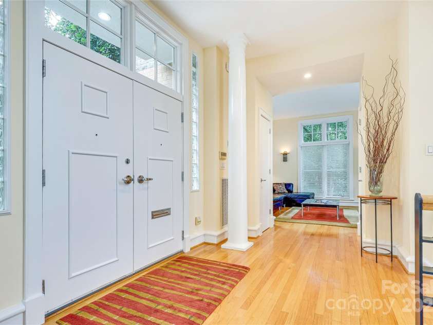 1239 Belgrave Place, Charlotte, NC 28203.  MLS# CAR4291234, YatesRealty ID 33913. 