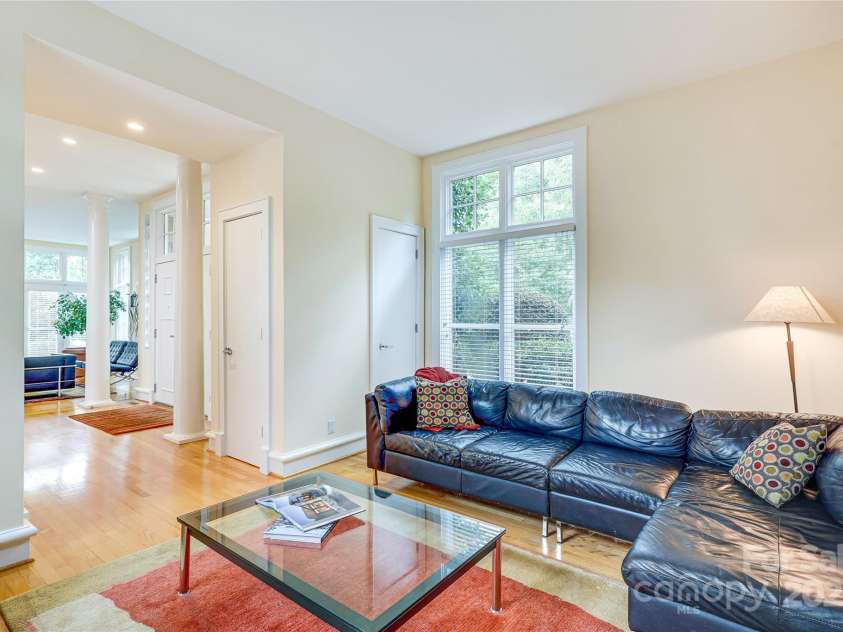 1239 Belgrave Place, Charlotte, NC 28203.  MLS# CAR4291234, YatesRealty ID 33913. 