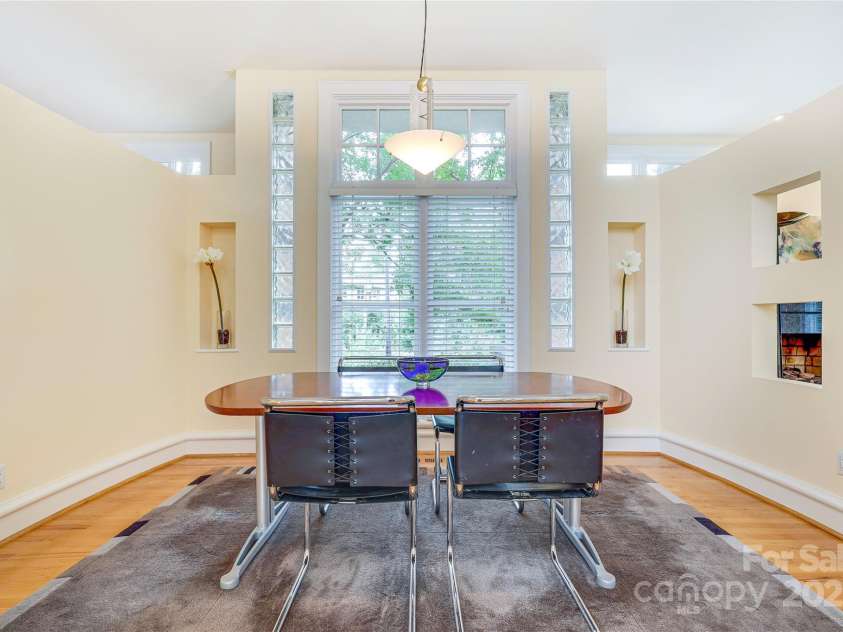 1239 Belgrave Place, Charlotte, NC 28203.  MLS# CAR4291234, YatesRealty ID 33913. 