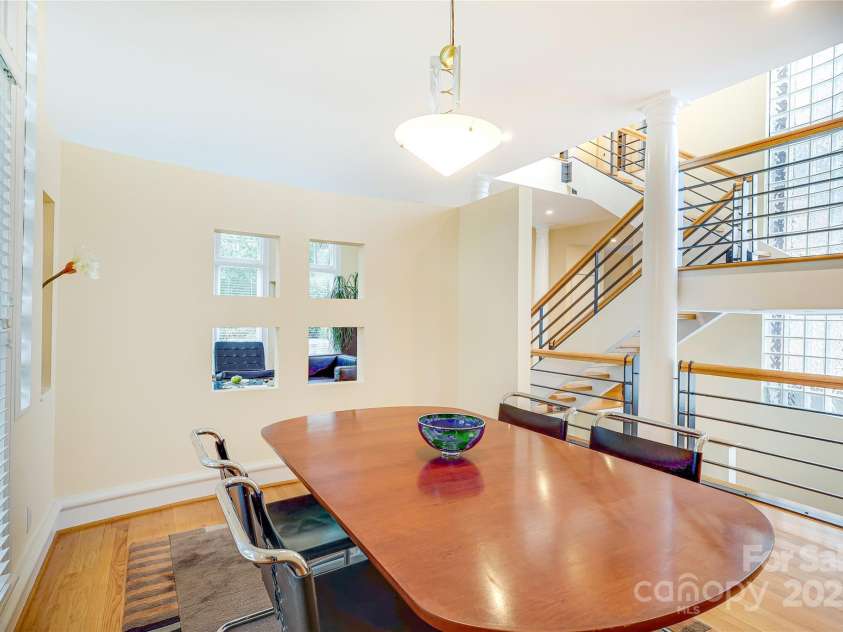 1239 Belgrave Place, Charlotte, NC 28203.  MLS# CAR4291234, YatesRealty ID 33913. 