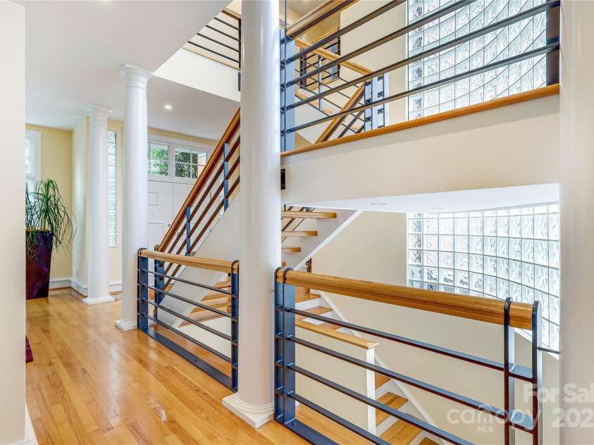 1239 Belgrave Place, Charlotte, NC 28203.  MLS# CAR4291234, YatesRealty ID 33913. 