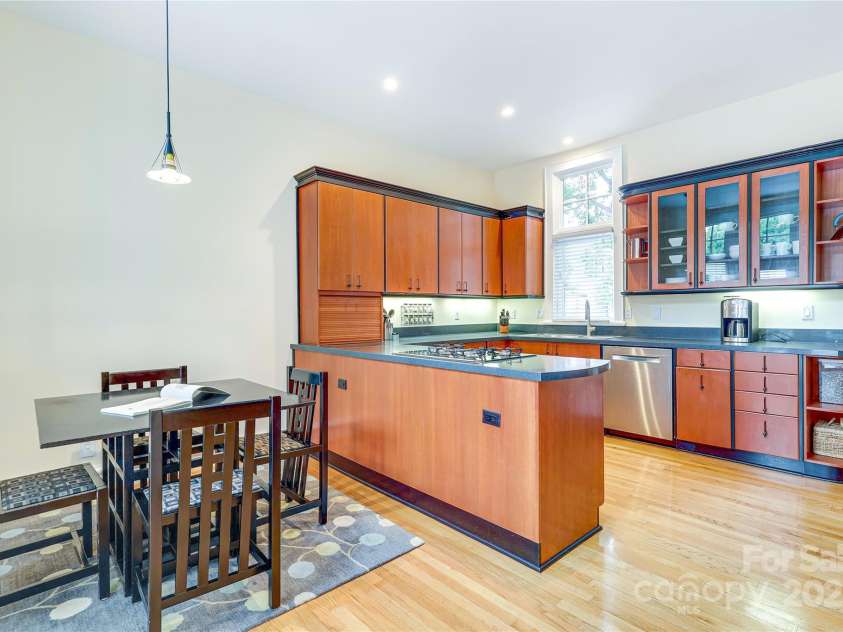 1239 Belgrave Place, Charlotte, NC 28203.  MLS# CAR4291234, YatesRealty ID 33913. 
