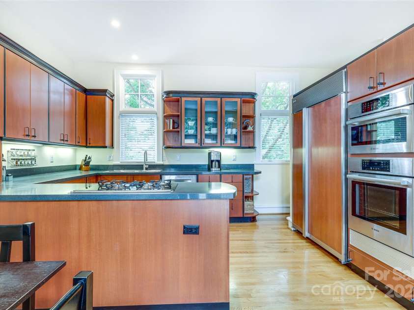 1239 Belgrave Place, Charlotte, NC 28203.  MLS# CAR4291234, YatesRealty ID 33913. 