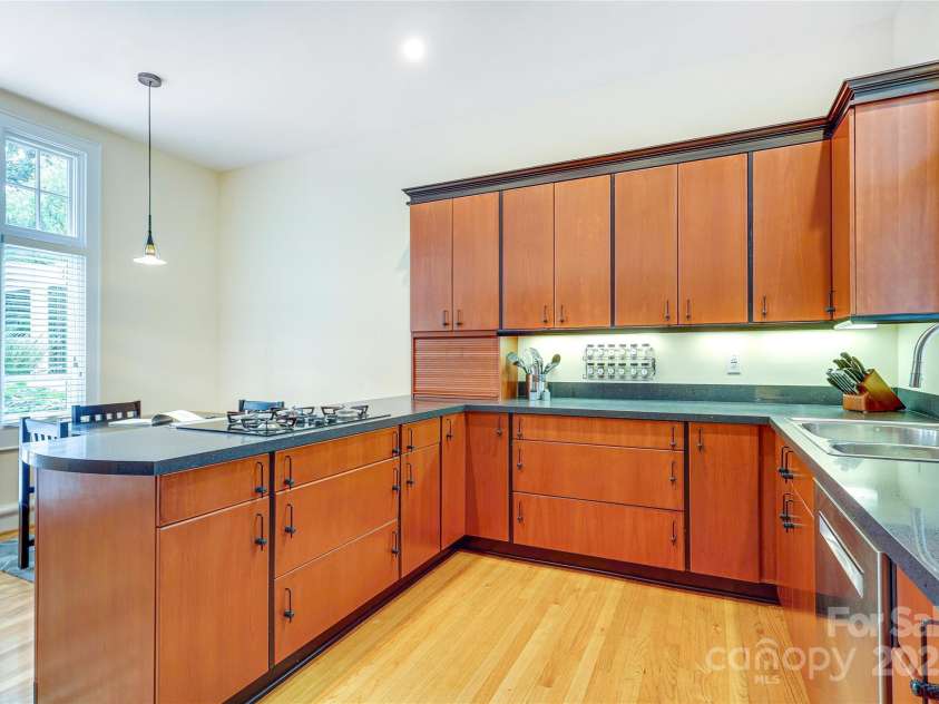 1239 Belgrave Place, Charlotte, NC 28203.  MLS# CAR4291234, YatesRealty ID 33913. 