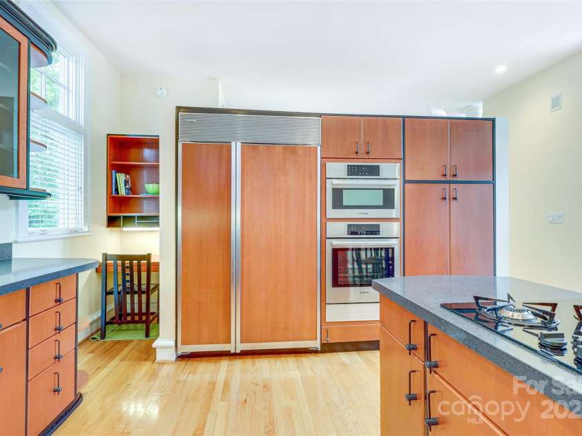 1239 Belgrave Place, Charlotte, NC 28203.  MLS# CAR4291234, YatesRealty ID 33913. 