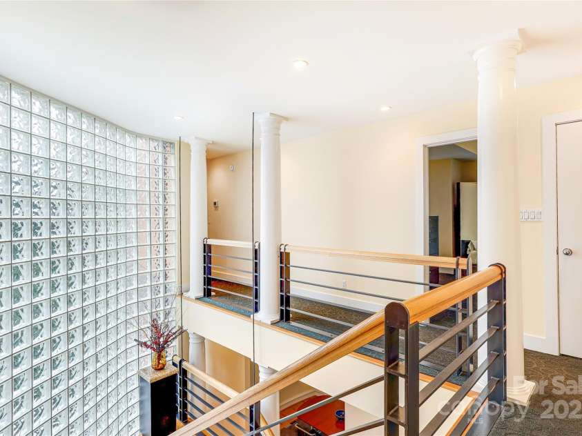 1239 Belgrave Place, Charlotte, NC 28203.  MLS# CAR4291234, YatesRealty ID 33913. 