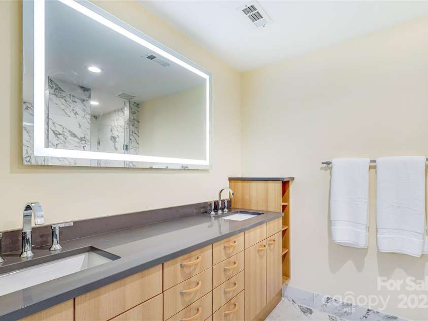 1239 Belgrave Place, Charlotte, NC 28203.  MLS# CAR4291234, YatesRealty ID 33913. 