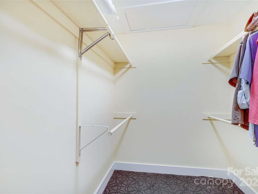 1239 Belgrave Place, Charlotte, NC 28203.  MLS# CAR4291234, YatesRealty ID 33913. 