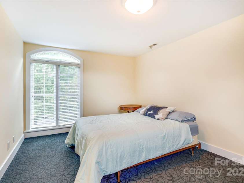 1239 Belgrave Place, Charlotte, NC 28203.  MLS# CAR4291234, YatesRealty ID 33913. 